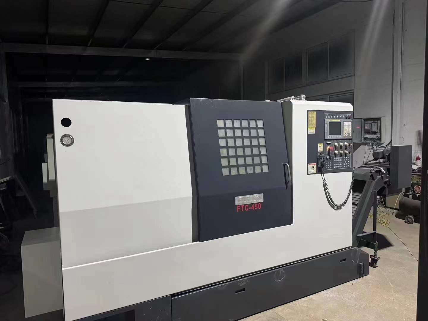 Токарный станок с чпу