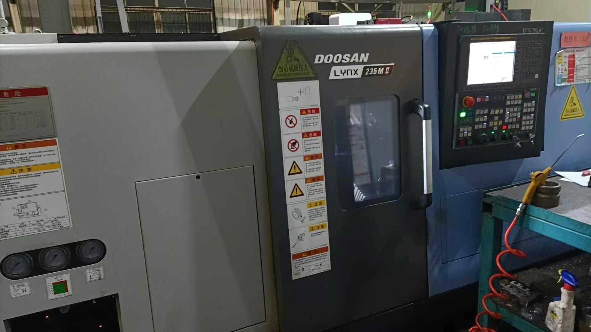 Поворотно-фрезерный обрабатывающий центр