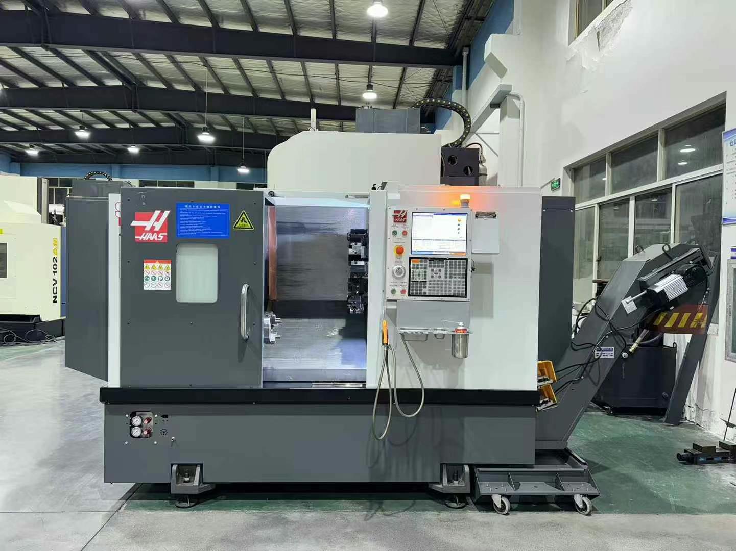 Поворотно-фрезерный обрабатывающий центр