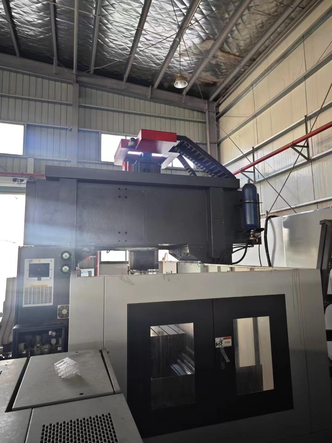 Гантри обрабатывающий центр