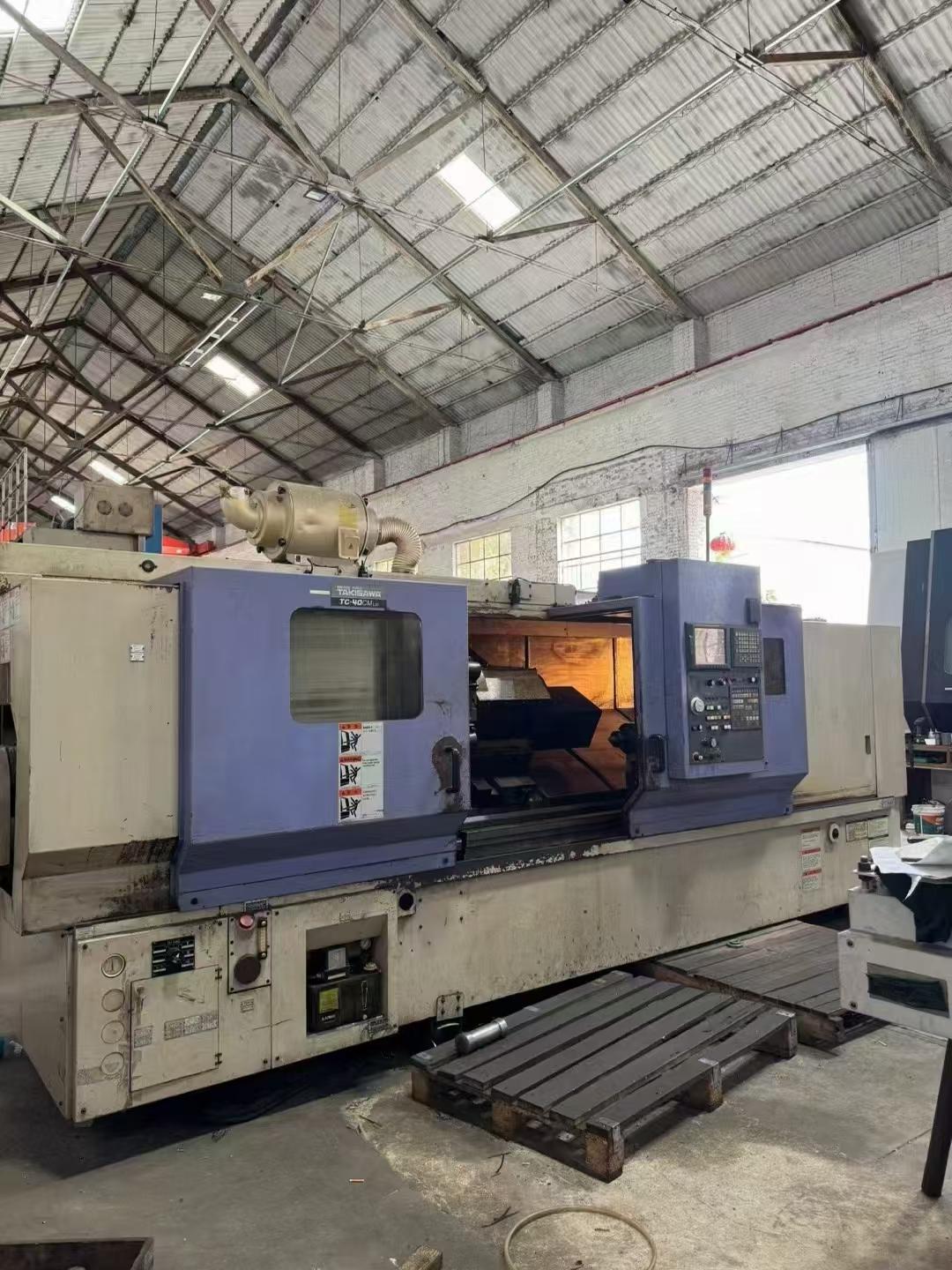 Поворотно-фрезерный обрабатывающий центр