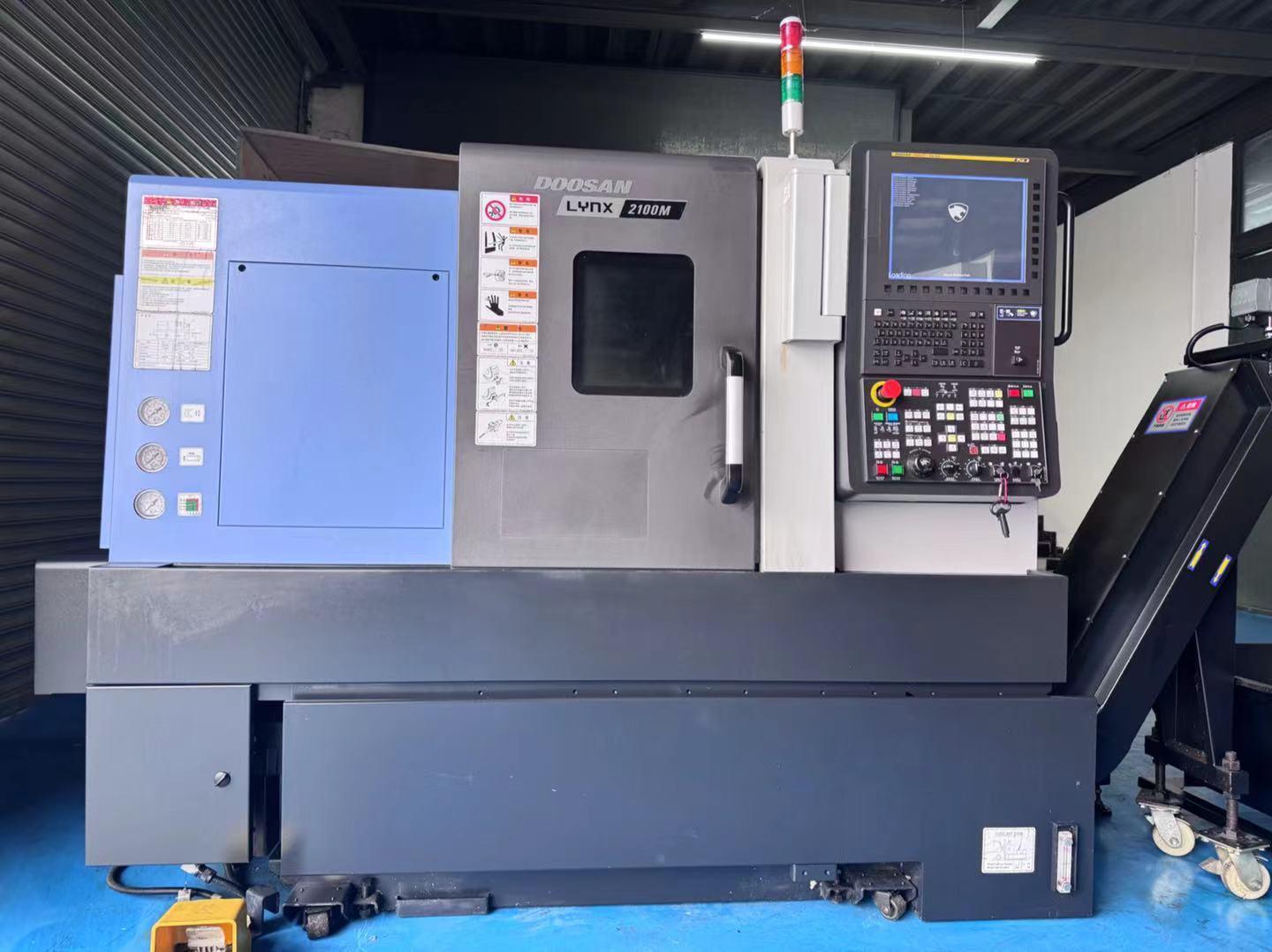 Поворотно-фрезерный обрабатывающий центр