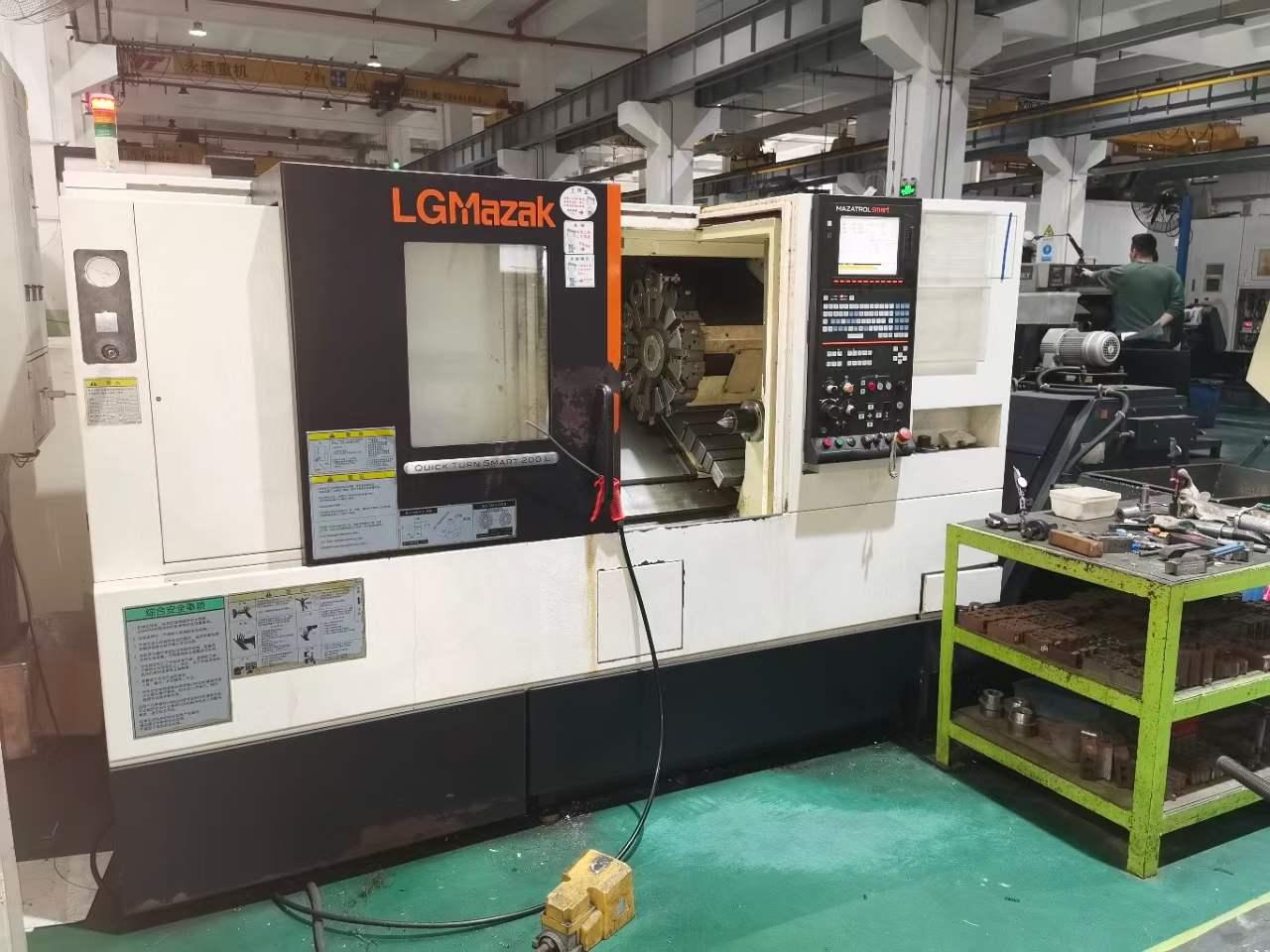 Поворотно-фрезерный обрабатывающий центр