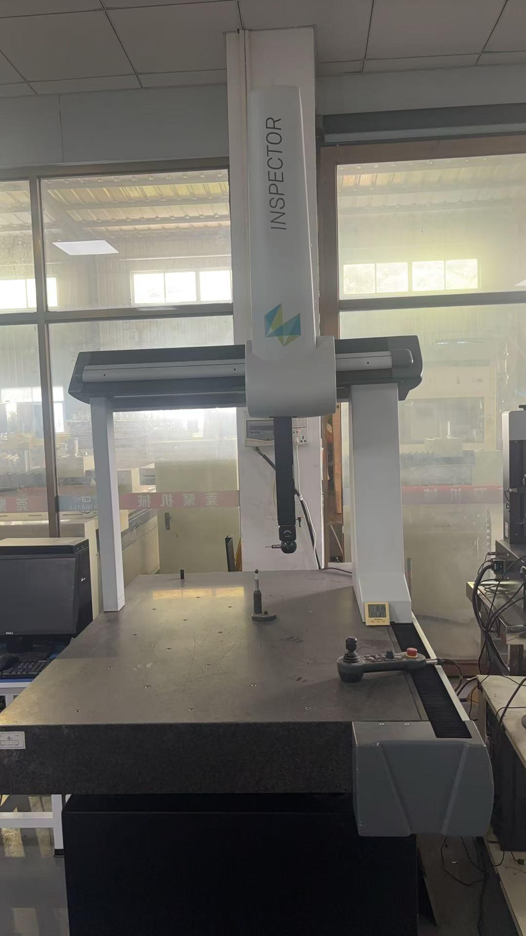 < < трехкоординатный > >