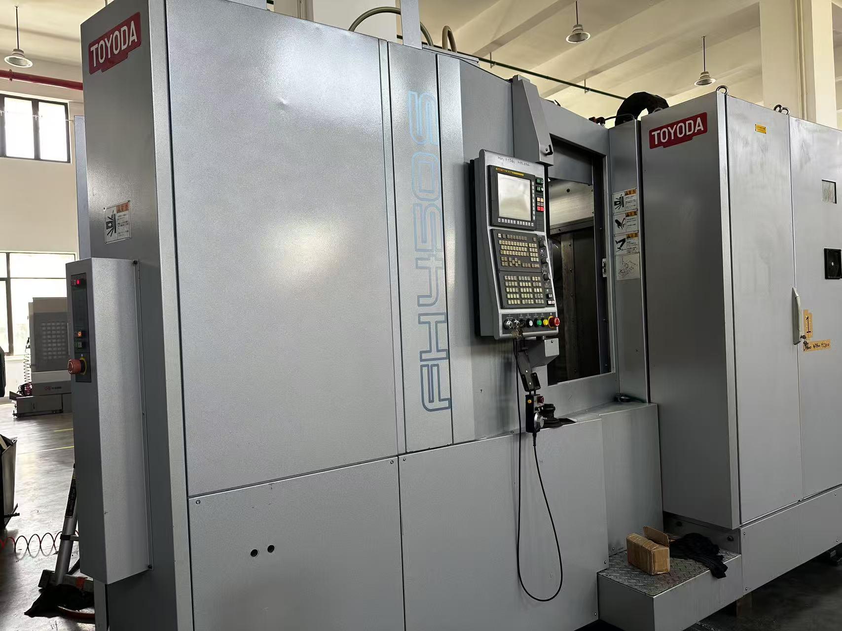 Двухстанционный горизонтальный обрабатывающий центр