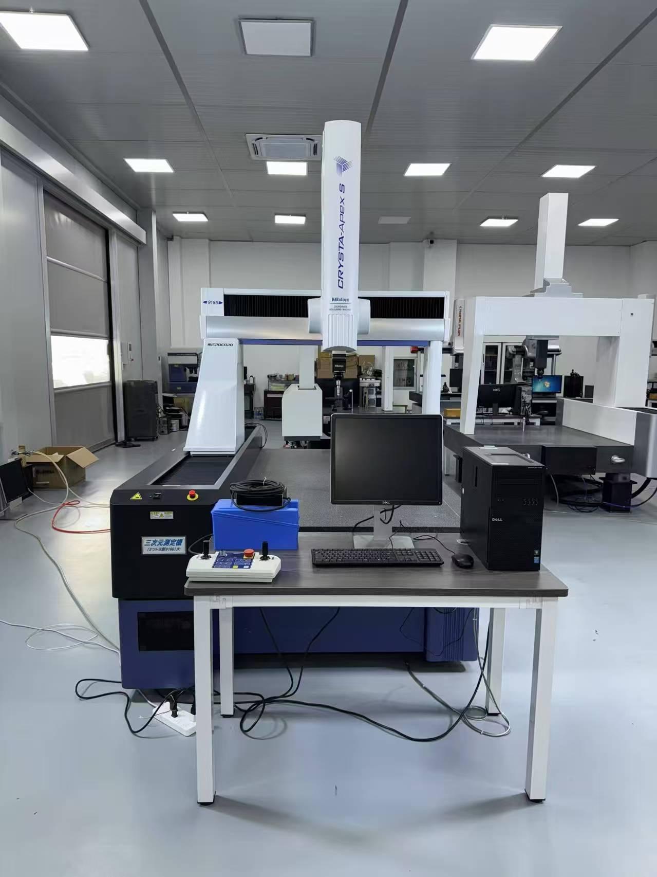 < < трехкоординатный > >