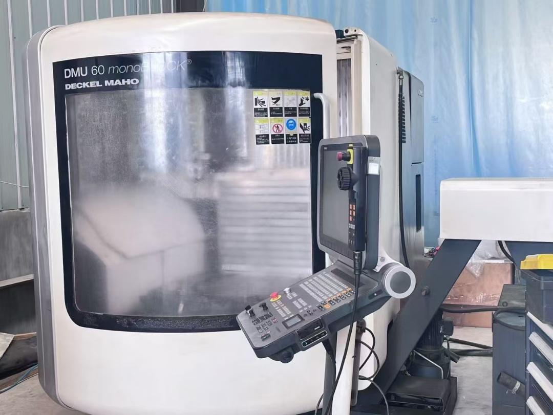 5 осей центра одновременной обработки управления