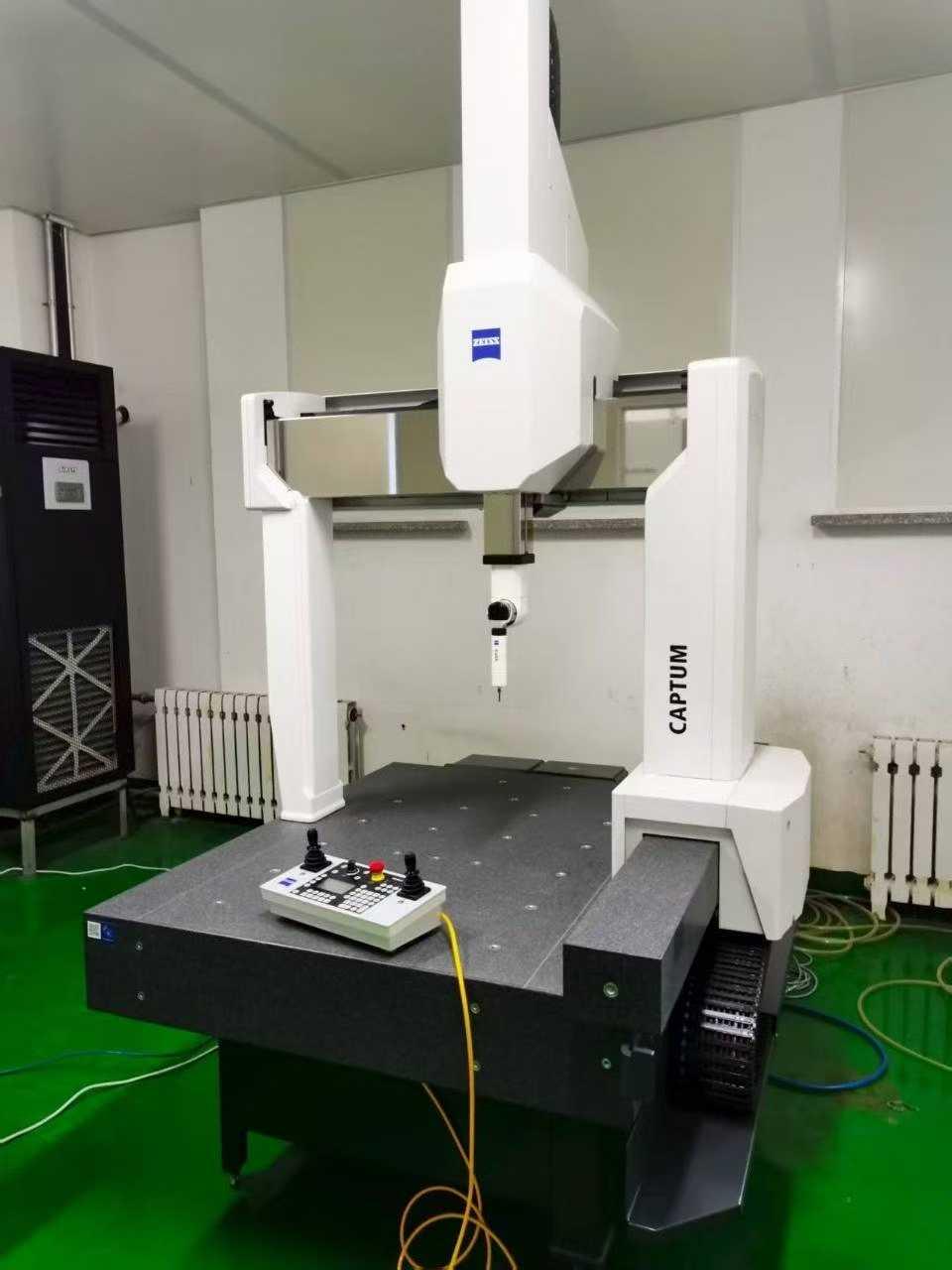 < < трехкоординатный > >