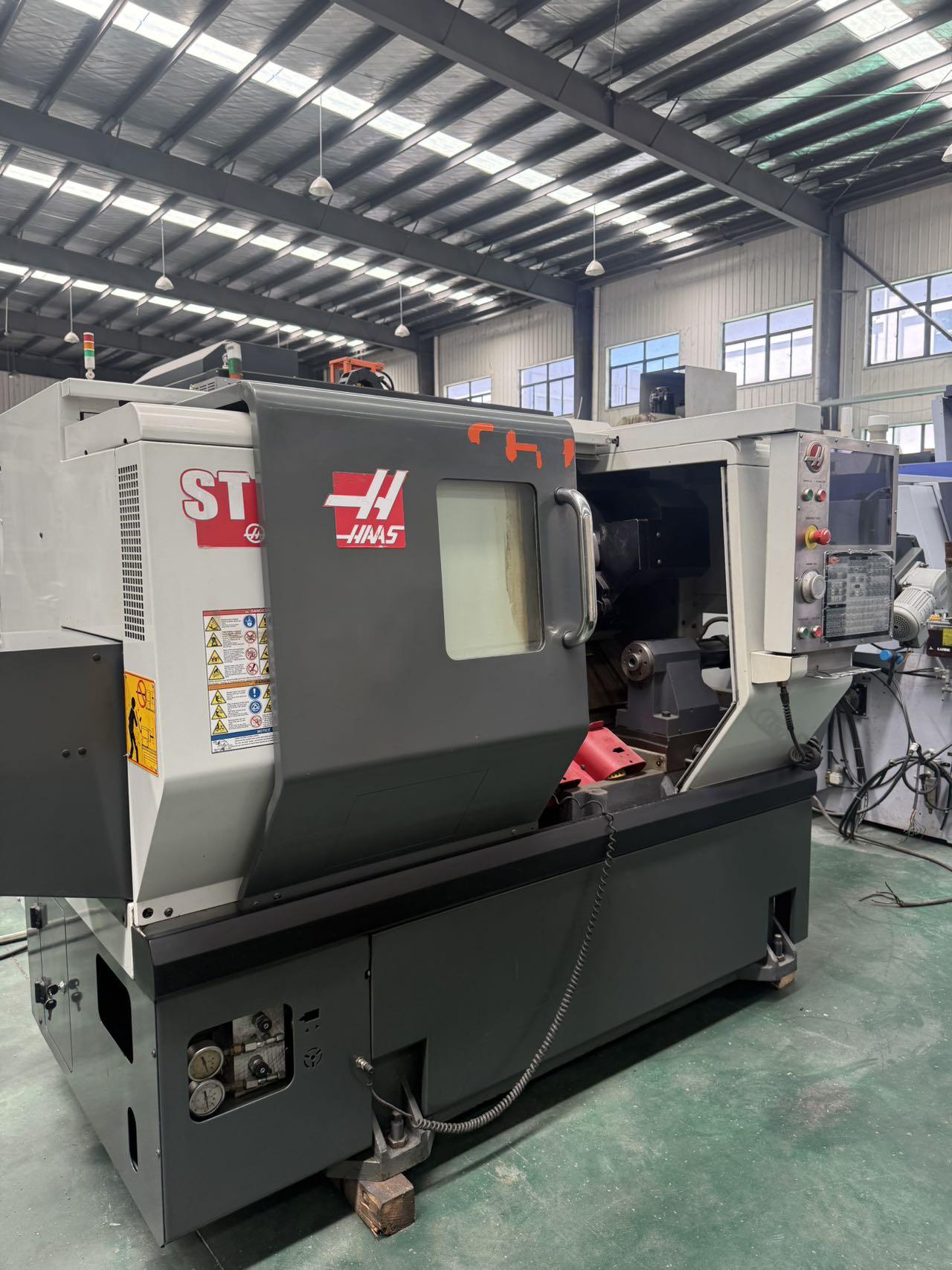 Поворотно-фрезерный обрабатывающий центр