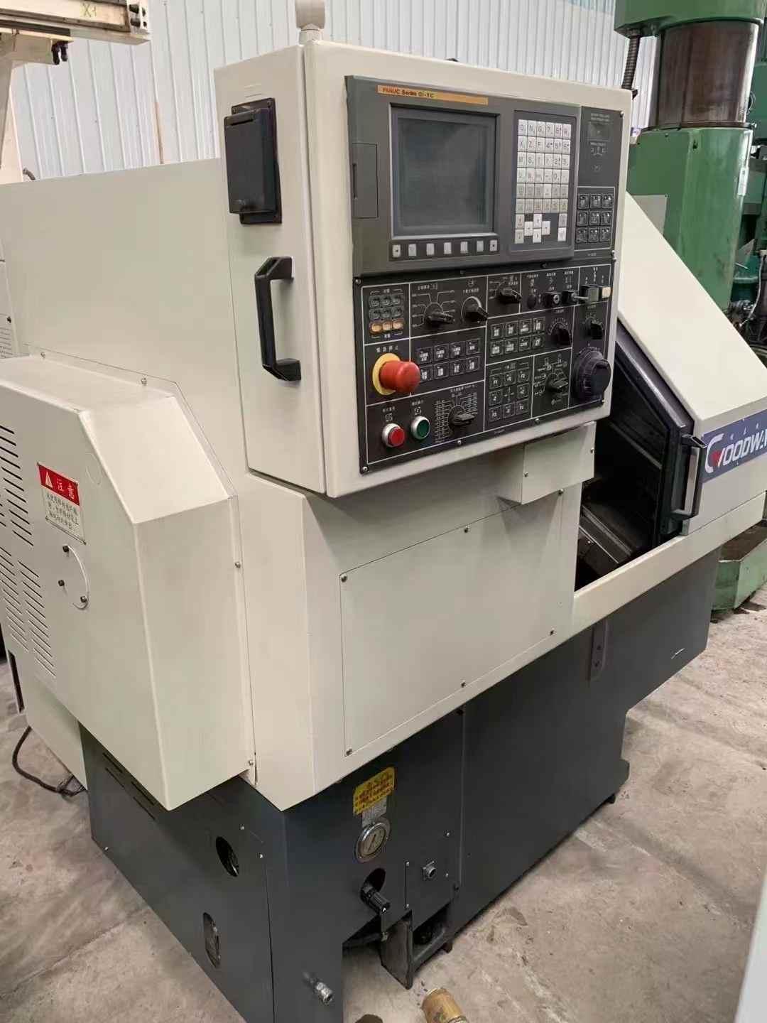 Токарный станок с чпу