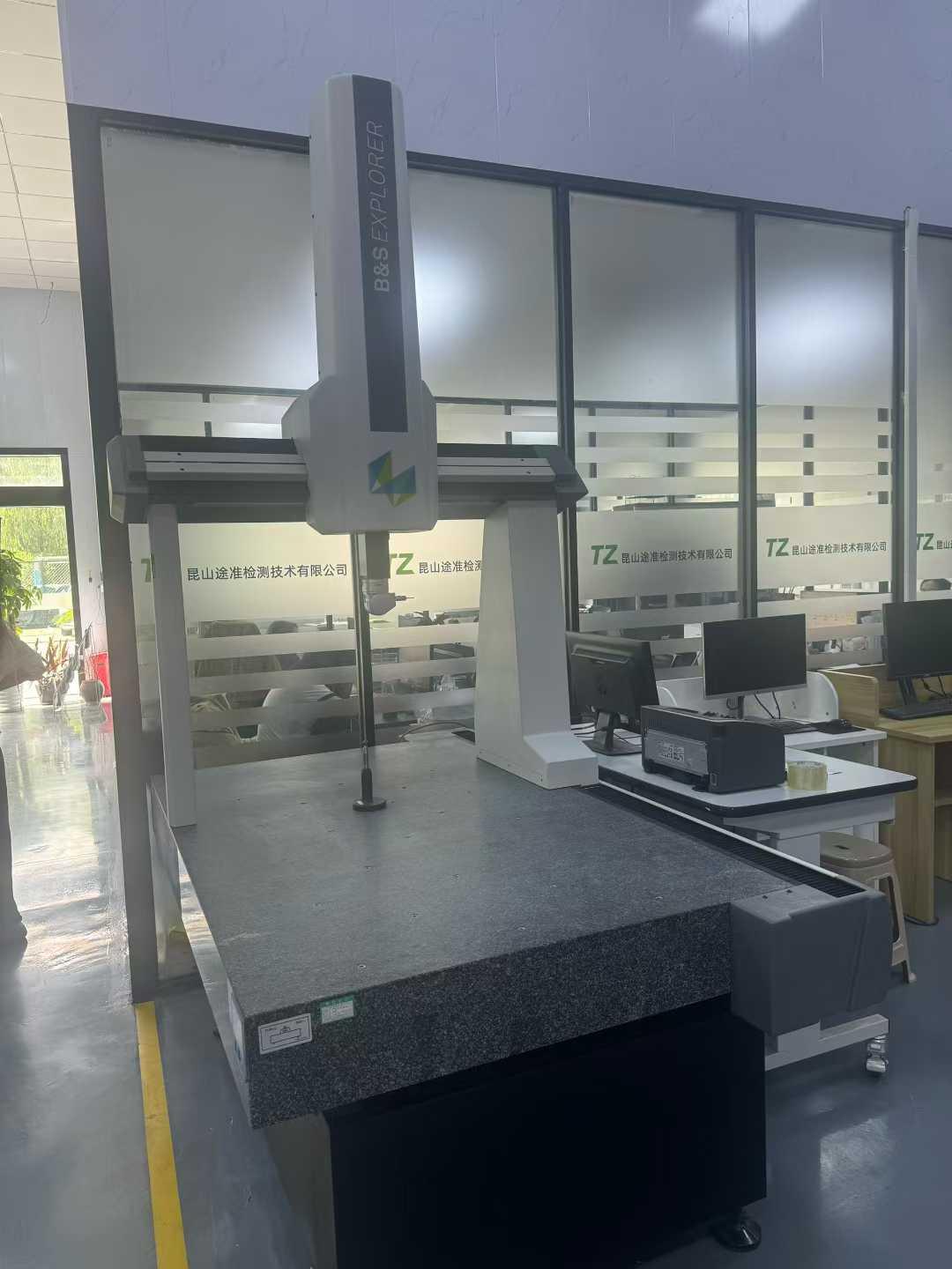 Трехкоординатный измерительный прибор