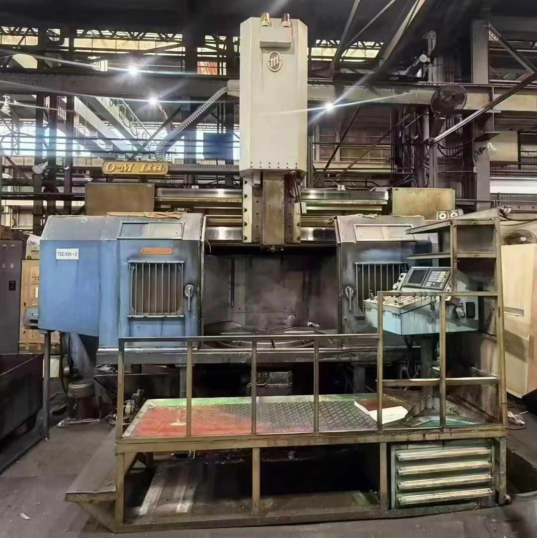 Поворотно-фрезерный обрабатывающий центр