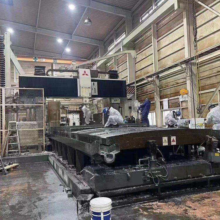 Подержанный импортированный Mitsubishi CNC gantry обрабатывающий центр с полностью замкнутым контуром стекла масштаба в 90% нового состояния