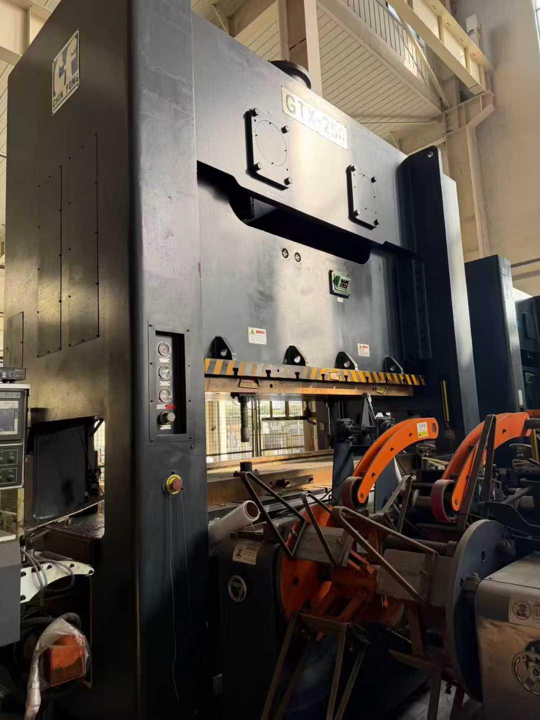 Ударный пресс по двойной оси