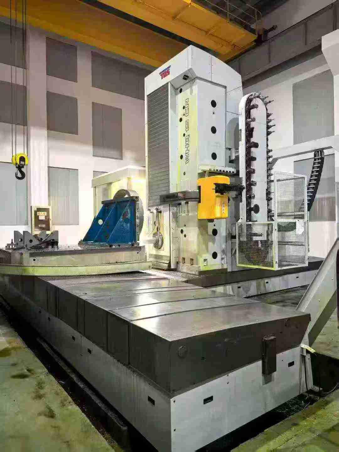 Скучный и фрезерный центр