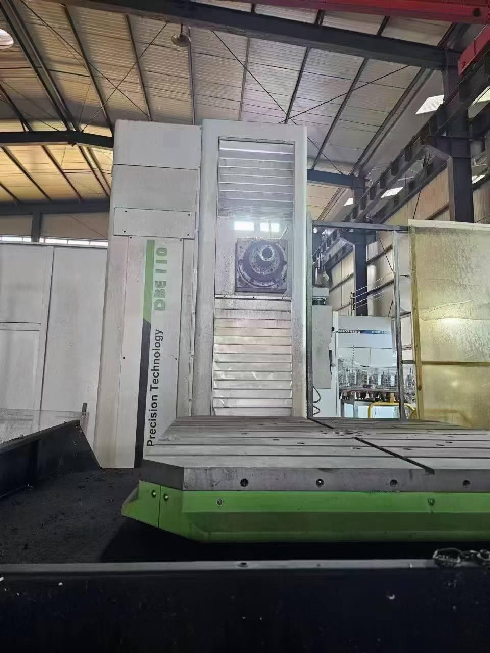 Скучная и фрезерная машина