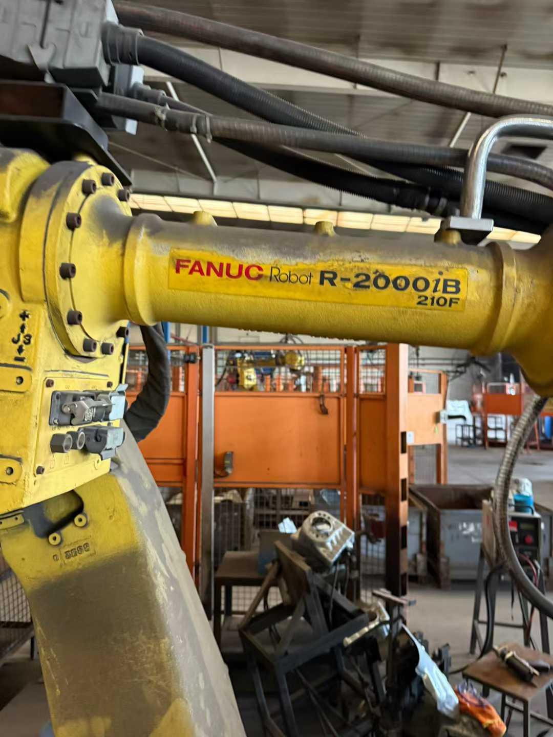 С помощью робота