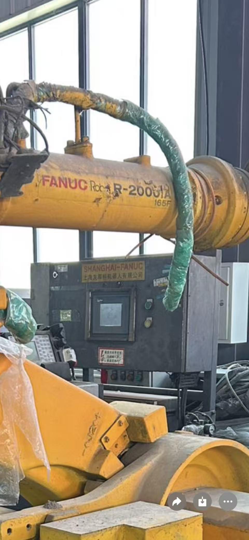 С помощью робота