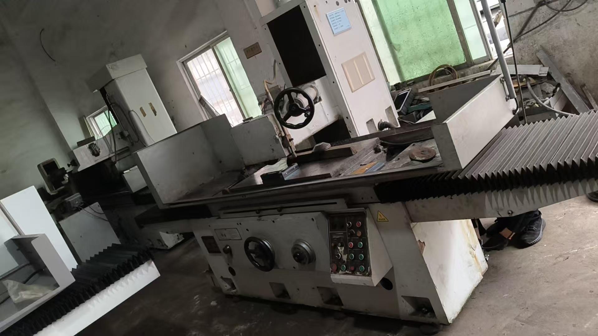 Шлифовальный станок для обработки поверхностей