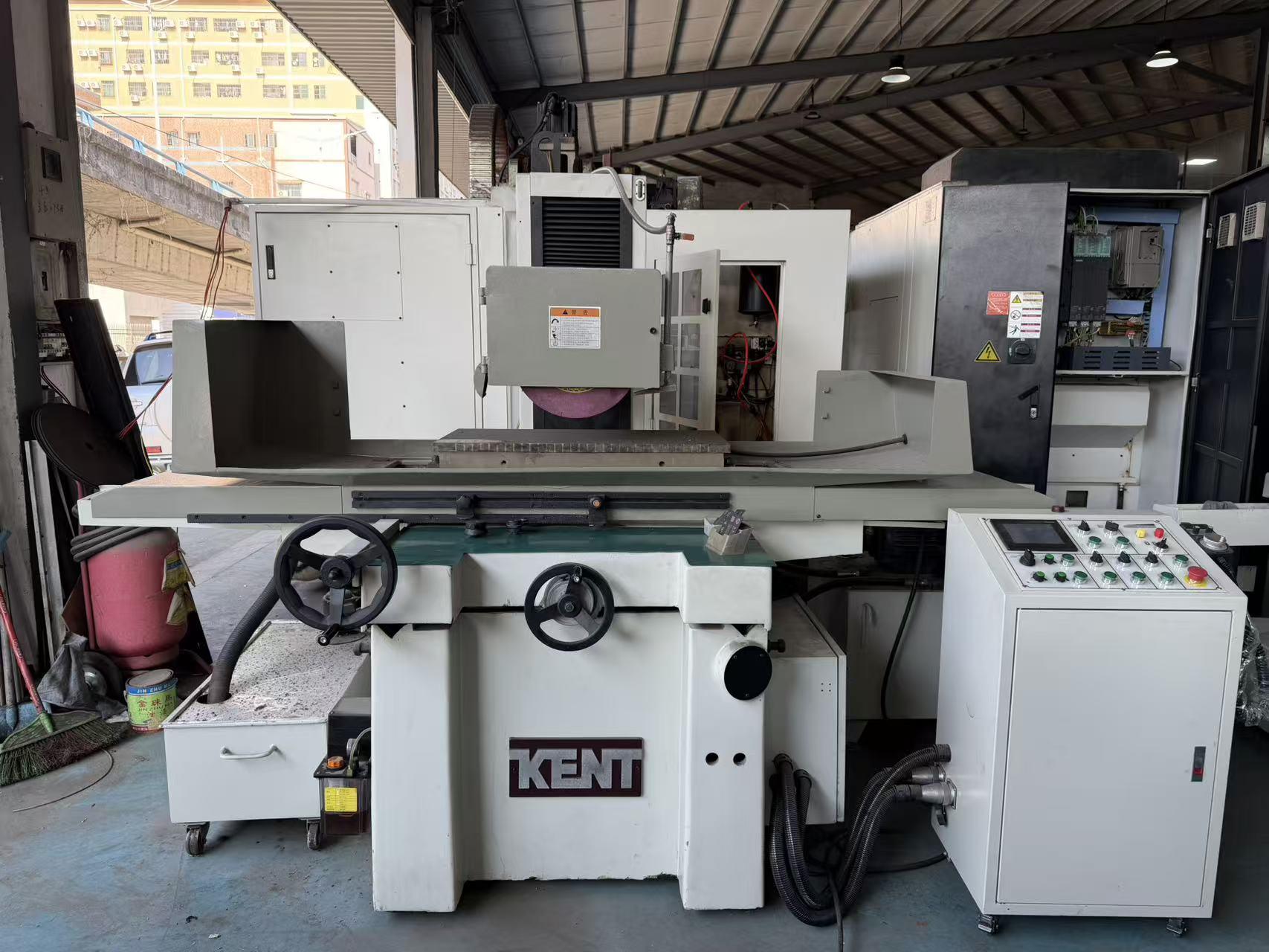 Шлифовальный станок для обработки поверхностей