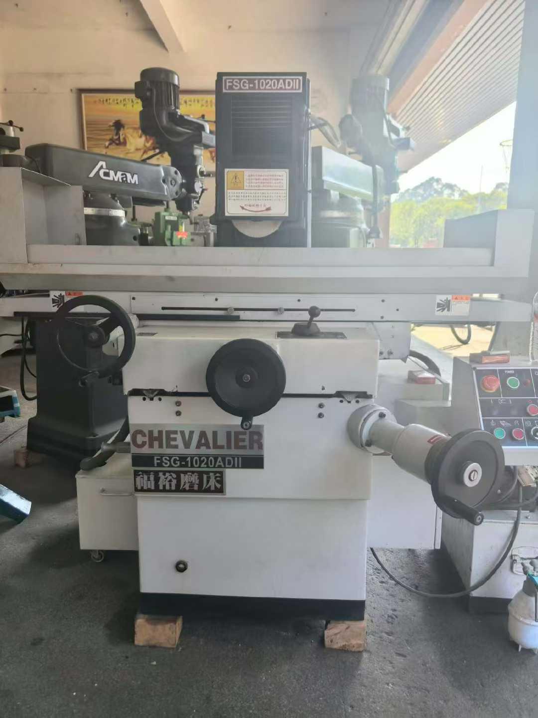 Шлифовальный станок для обработки поверхностей