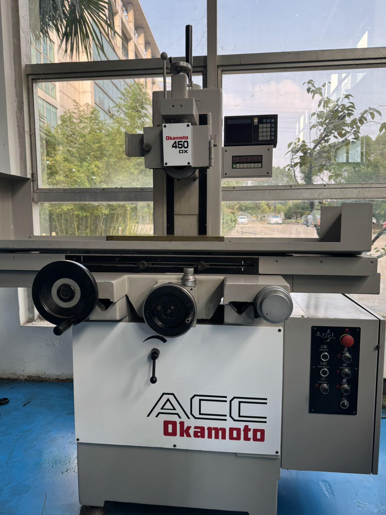 Шлифовальный станок для обработки поверхностей