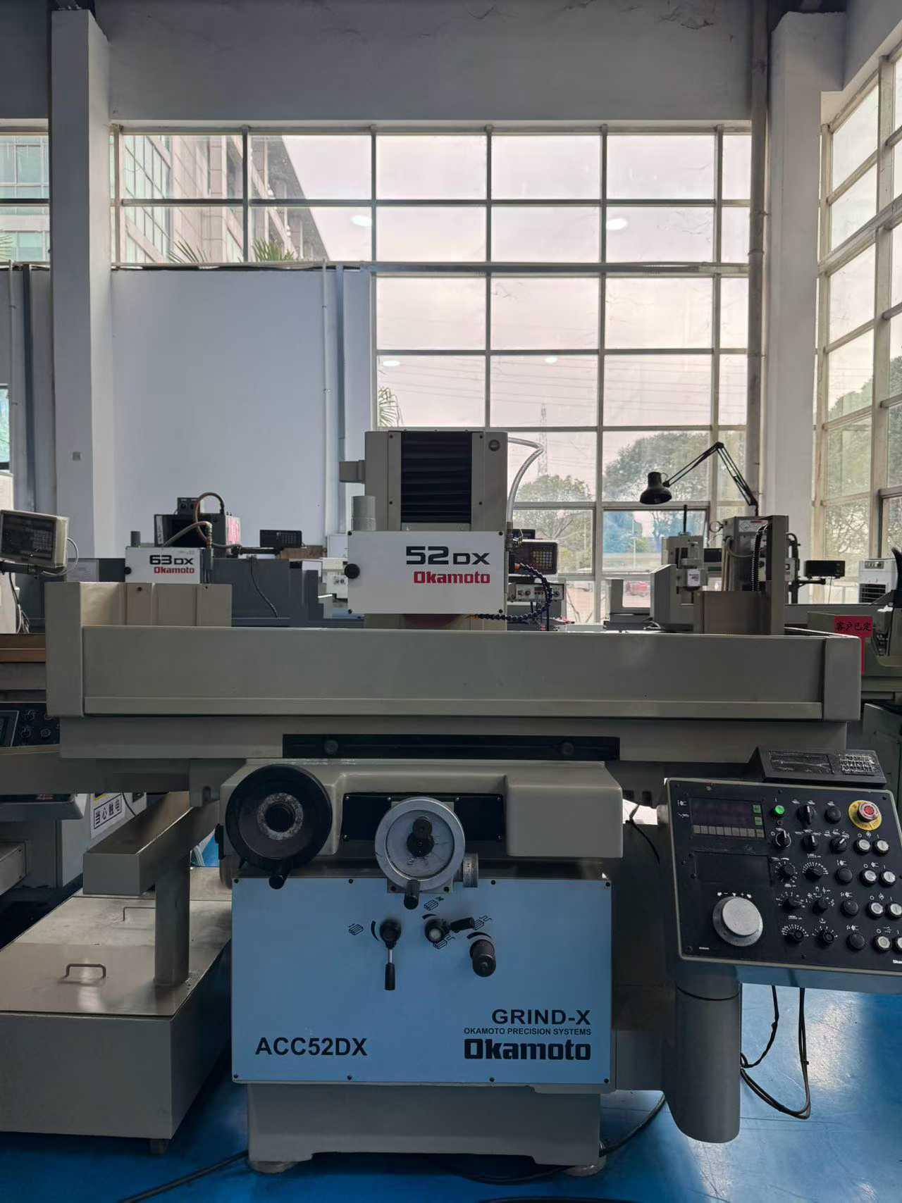 Шлифовальный станок для обработки поверхностей