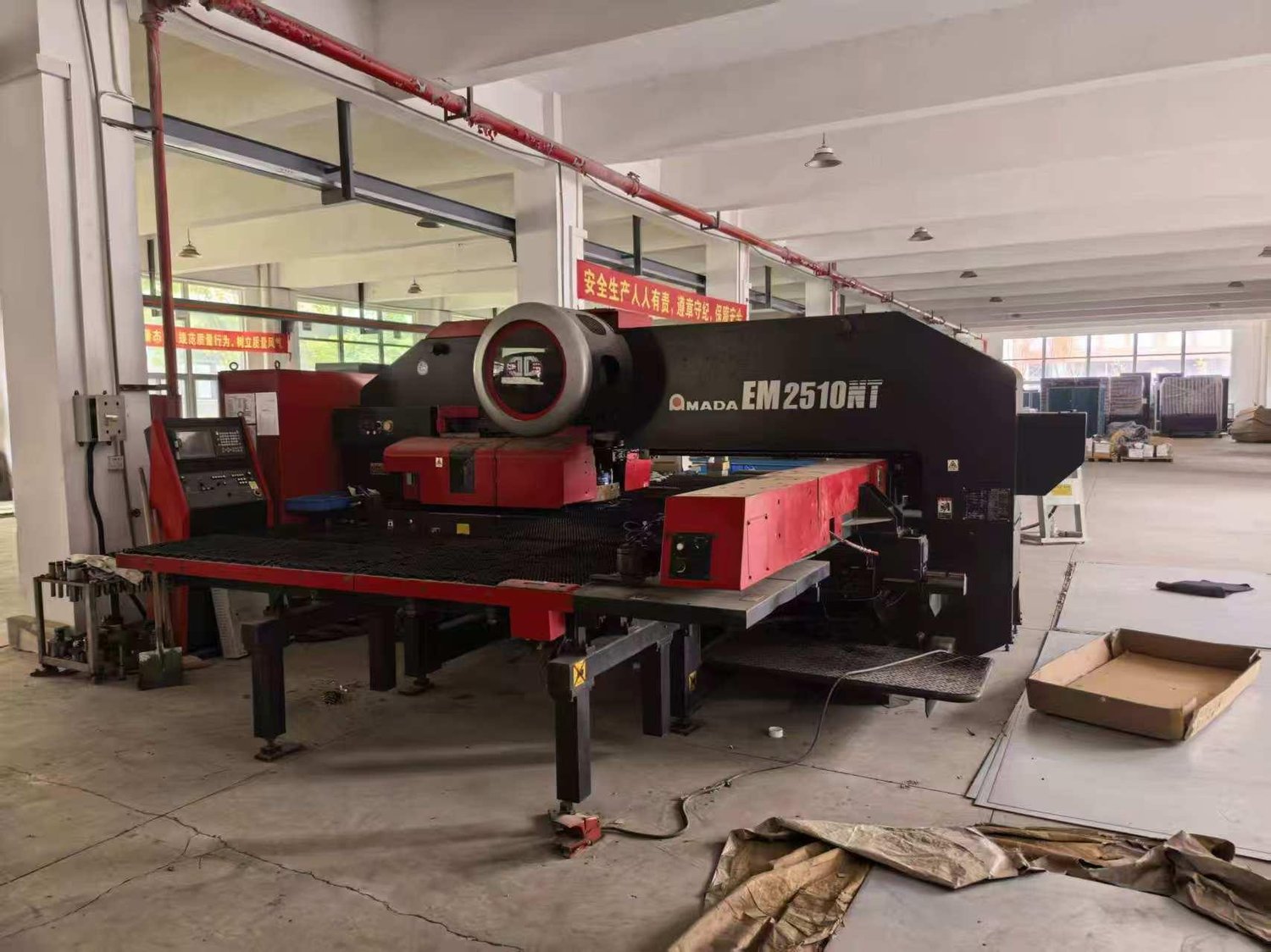AMADA - EM 2510 NT
