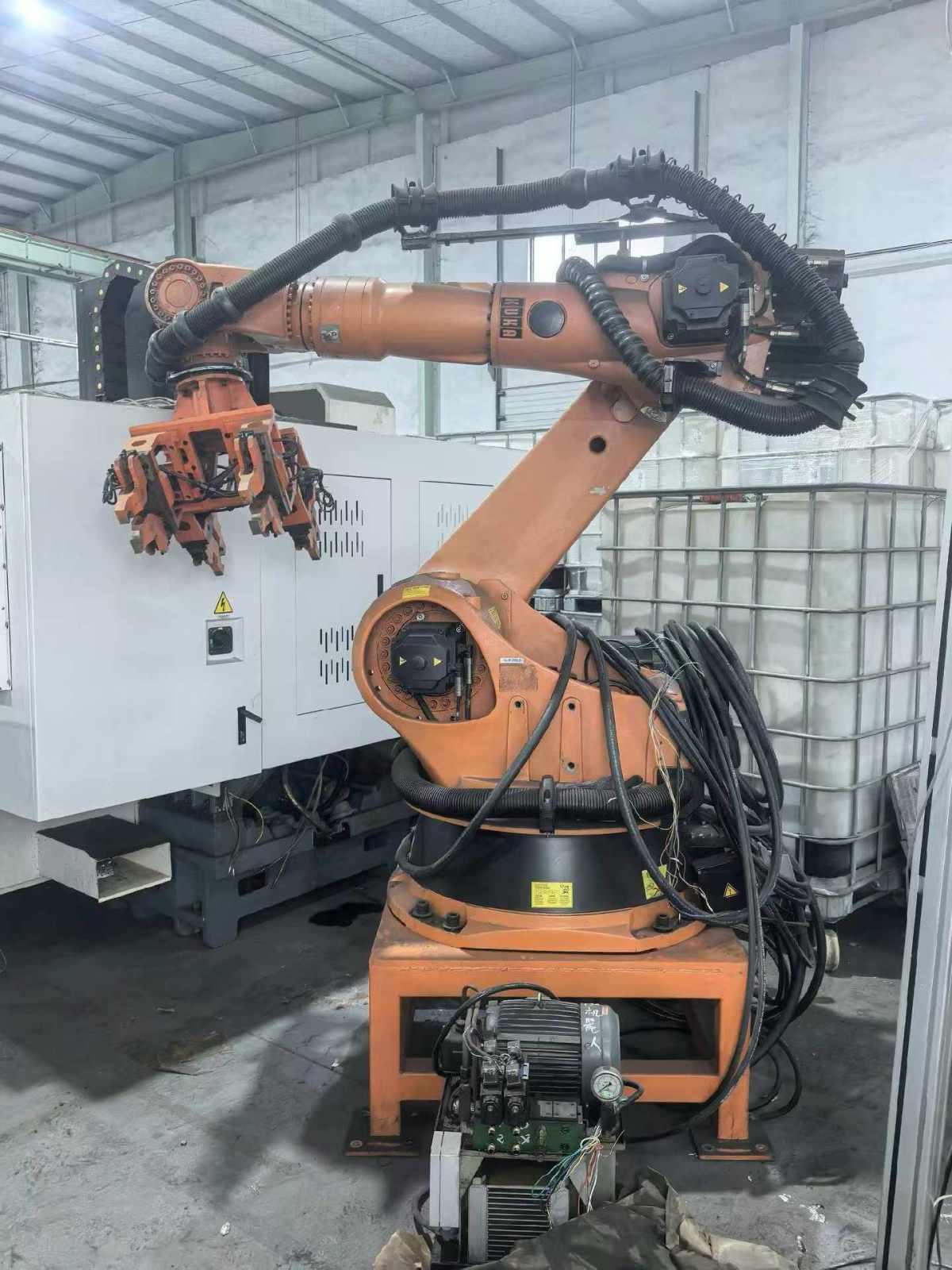 KUKA - KR360
