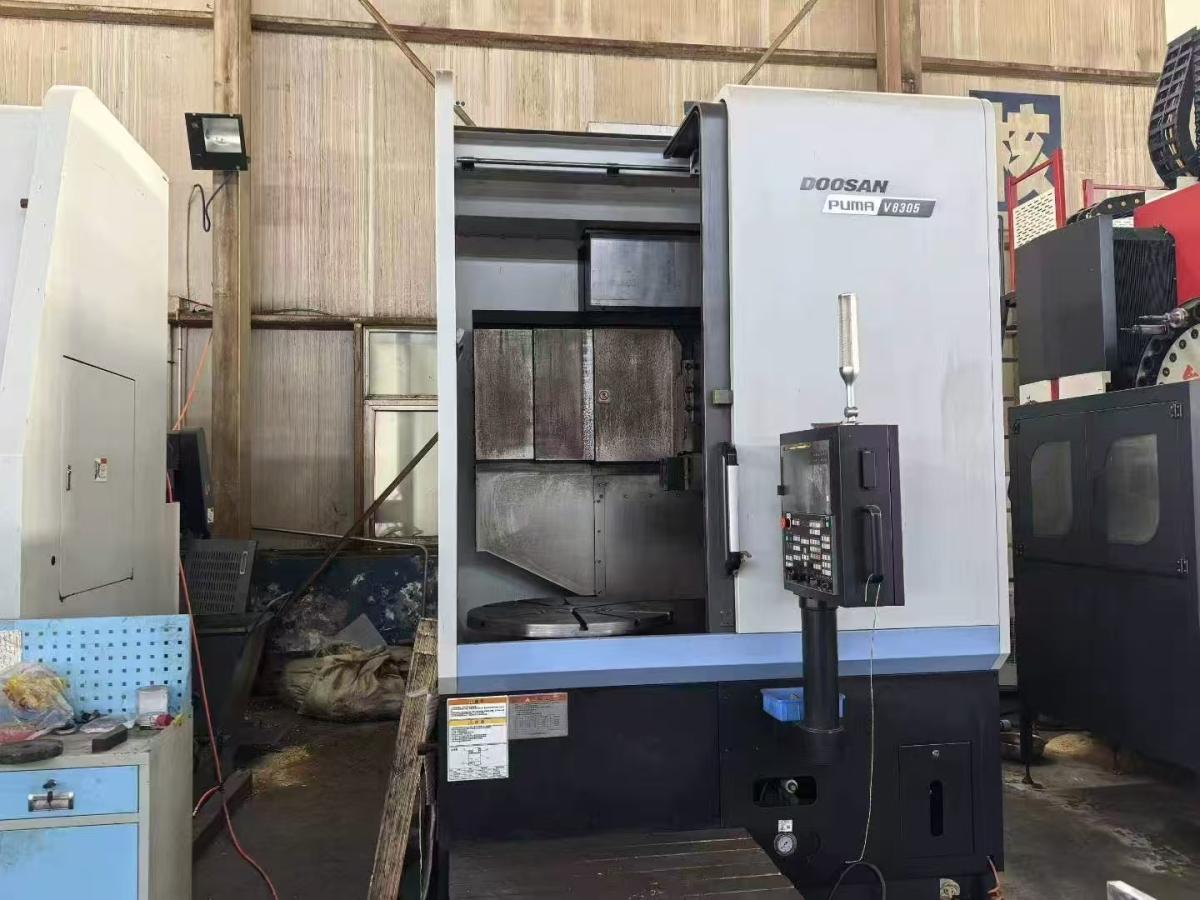 DOOSAN - PUMA V8305