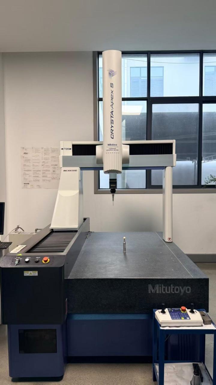 Mitutoyo - CRYSTA-Apex S7106